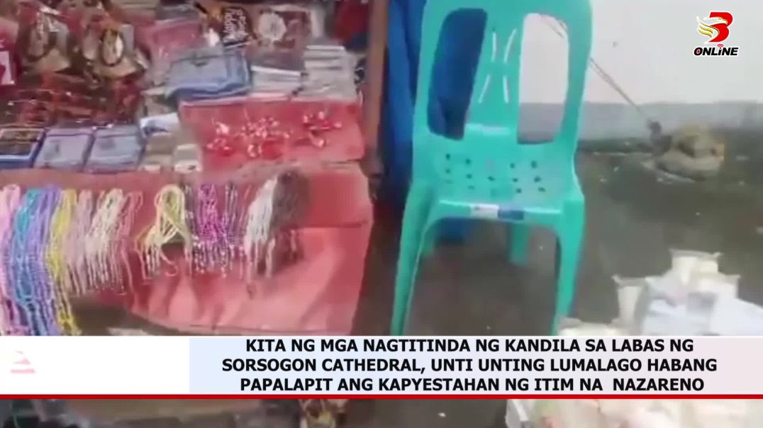 ⁣Kita ng mga nagtitinda ng kandila sa labas ng Sorsogon Cathedral, unti unting lumalago habang papala