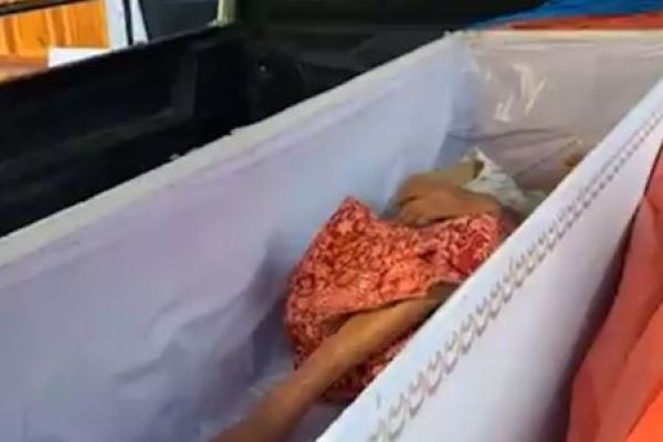 Babae sa Thailand na ike-cremate na sana, buhay pa pala!