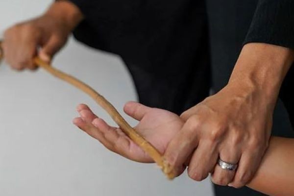 'Caning', 'o pamamalo ng mga titser sa pasaway na estudyante, papayagan na sa Singapore