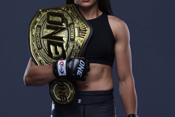 Denice Zamboanga, nagbitiw na sa ONE world title matapos isilang ang kanyang unang anak