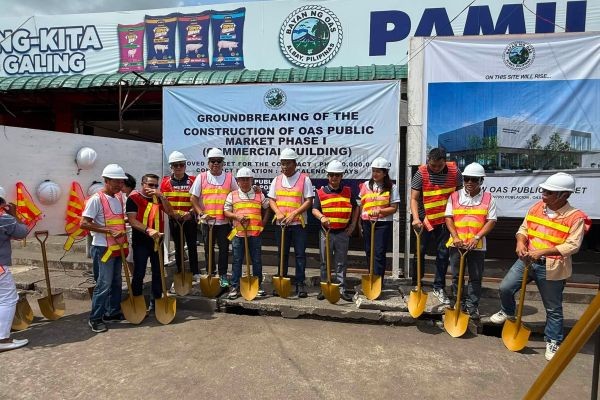 Ground breaking kan bagong Oas Public Market, isinagibo