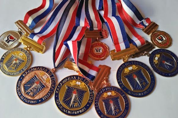 Mga magurang sa Albay, banga an opinsyon katakod sa pagtatangkas kan academic awards sa Grades 1-3
