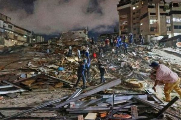 Death toll dahil sa lindol sa Venezuela, pumalo na ng higit 900